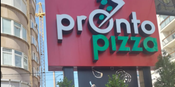 Klienti e sulmon kamerierin e Pronto Pizza në Fushë Kosovë, thotë se i transmetoi energji negative