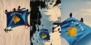 Skijatorët urojnë në mënyrë të veçantë pavarësinë, shpalosin flamurin gjigant të Kosovës në pistë