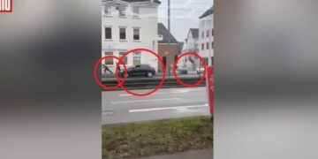 Sherri pas seancës për bokserin Besar Nimani, momenti kur nga makina e zezë në lëvizje qëllohet një prej personave