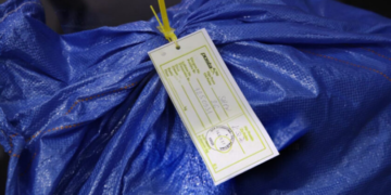 Votimi nga diaspora: 75.54% e qytetarëve votuan në përfaqësitë diplomatike, mbi 50 mijë pako përmes postës