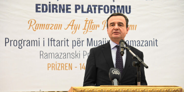 Kurti mori pjesë në iftarin e shtruar nga ambasada turke dhe Guvernatori i Edirnesë
