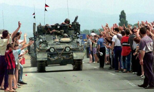 26 vjetori i bombardimeve të NATO’s, Abdixhiku citon Rugovën: Kosova shtet i pavarur e sovran, i anëtarësuar në NATO e BE dhe me miqësi të përhershme me SHBA