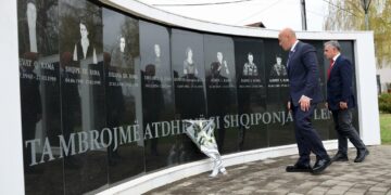 Haradinaj nderon të rënët e familjes Rama nga Obiliqi: Ishte lufta jonë çlirimtare ajo që na solli aleancën me NATO-n, të udhëhequr nga Amerika