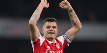 Granit Xhaka i zgjedh Top-10 futbollistët më të mirë në histori, në këto pozita i vendos Messin e Ronaldon