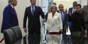 Zyrtare: Shtëpia e Bardhë ia heq ndihmat Ukrainës, bisedime vetëm për paqe