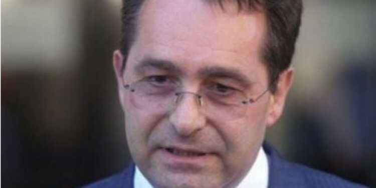 Peci: Nëse Hamza dhe Abdixhiku u frikësohen kërkesave ndërkombëtare, le t’ia lënë kryeministrin Haradinajt