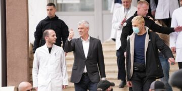 Shkruan mjeku që i qëndroi afër Thaçit: Historia e Kosovës është me tri shkronja, krenar gjithmonë