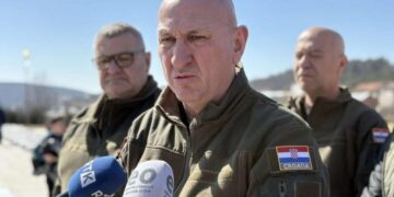 Veteranët e Kroacisë vizitojnë Prekazin: Madhështia e një populli është kur i kujton heronjtë e vet