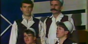 Ilir Shaqiri publikon videon e rrallë të Hamëz Jasharit, si pjesëtar i ansamblit folklorik “Drenica”