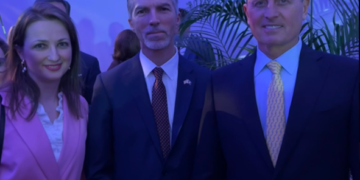 Pritja në Kennedy Center ku Richard Grenell është drejtor i përkohshëm, merr pjesë edhe Ambasadori Dugolli