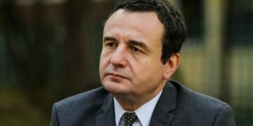 Kurti uron 8 Marsin: Gratë meritojnë lule, por edhe më shumë që të flitet për kërkesat e tyre