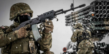 Polonia përgatitet për luftë, Tusk njofton planin për futjen në ushtri të burrave të vendit