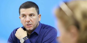 Krasniqi uron 8 Marsin: Gratë e Kosovës kanë dëshmuar guxim dhe vendosmëri në të gjitha periudhat e historisë sonë