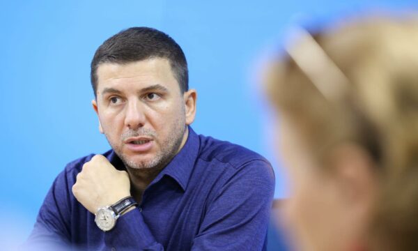 Krasniqi uron 8 Marsin: Gratë e Kosovës kanë dëshmuar guxim dhe vendosmëri në të gjitha periudhat e historisë sonë