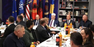 Haradinaj shtron iftar për Naim Tërnavën e bashkëpunëtorë të BIK-ut