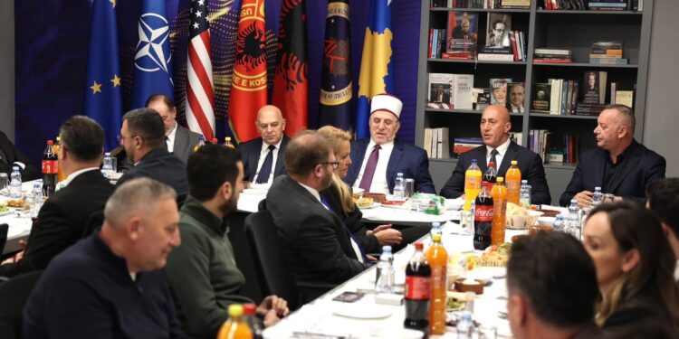 Haradinaj shtron iftar për Naim Tërnavën e bashkëpunëtorë të BIK-ut
