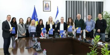 Policia e Kosovës pranon pajisje elektronike nga qeveria britaneze