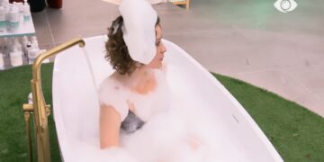 Egla ironizon Gjestin: Vish një palë pantallona mo burrë, ça bën robi me brekë