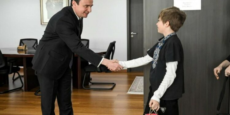 Kurti e priti në një takim lamtumirës djalin e gazetares së ndj’erë nga Ukraina