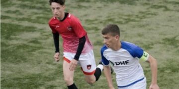 Njihuni me Lisian Thaqin, 16 vjeçari që po kërkohet nga Bayern Munich