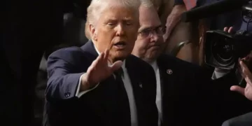 Gjykata urdhëron administratën Trump që të kthejë në punë mijëra punëtorë të shkarkuar