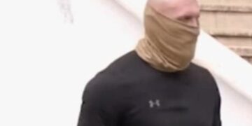 “Hajdutë, bandita, huliganë”: Behrami publikon imazhet e policëve që e përcollën Thaçin në Kosovë