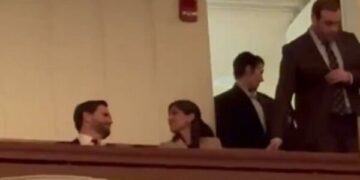 Moment i sikletshëm për JD Vance, turma brohorit “ti e shkatërrove këtë vend’”