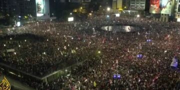 Rrugët dhe sheshet e Beogradit të stërmbushura me protestues, MPB serbe: 107 mijë pjesëmarrës