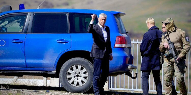 Vizitoi varrin e babait, Thaçi sonte qëndron në Kosovë – nesër familjarët e ngushtë e takojnë në EULEX