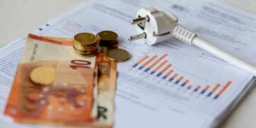 KEK krenohet për ‘‘rezultate të shkëlqyera’’, ZRRE kërkon rritje të çmimit të energjisë – Njohësit thonë se ka ‘‘pasoja të rënda’’