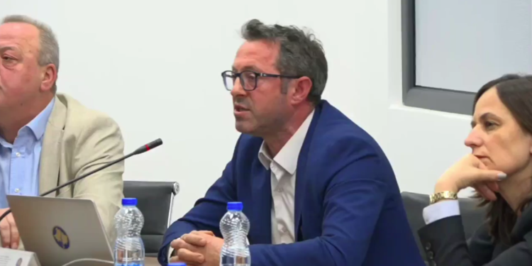 Burri i Albulena Haxhiut ofendon rëndë gjyqtarët: Bërllok që mbrojnë kriminelë