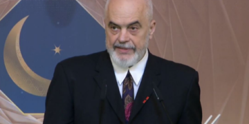 Edi Rama uron besimtarët myslimanë për Fitër Bajram: Zoti jua pranoftë lutjet