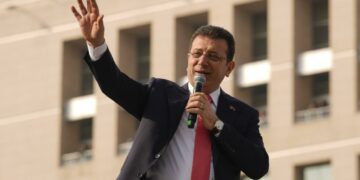 Imamoglu reagon nga burgu pas protestës në Stamboll: Kombi turk do fitojë, mos e humbni kurrë shpresën