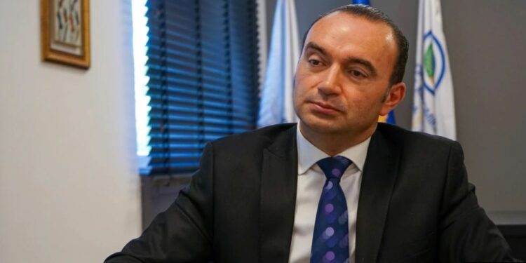 OEK – Avokatit të Popullit: Drejtojuni Kushtetueses për vendimin e ZRrE-së për tregun e hapur të energjisë
