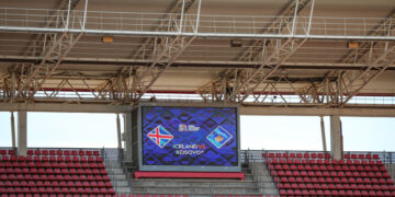 Skandal | Flamuri i Kosovës nuk vendoset në stadiumin e Murcias, emri shkruhet me fusnotë