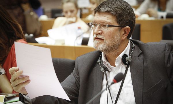 Raportuesi i PE për Serbinë: Serbia është në gjendje të pashpallur të jashtëzakonshme