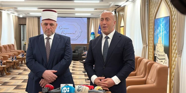 Haradinaj viziton BIK-un, uron Fitër Bajramin: Jeta jonë ka kuptim, kur kemi njerëz të vyeshëm dhe atdhetarë