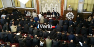 Besimtarët myslimanë festojnë sot Fitër Bajramin