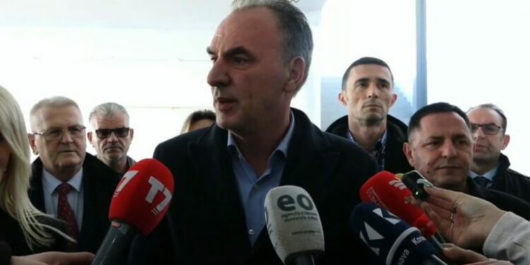 Limaj në homazhe: Mungesa e Thaçit tregon se sa i shtrenjtë është çmimi për liri dhe pavarësi