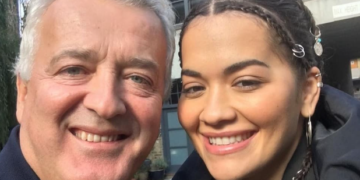 Rita Ora me një dedikim special për ditëlindjen e babait të saj