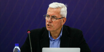 Sami Kurteshi eskalon me sharje ndaj një komentuesi, e quan k…