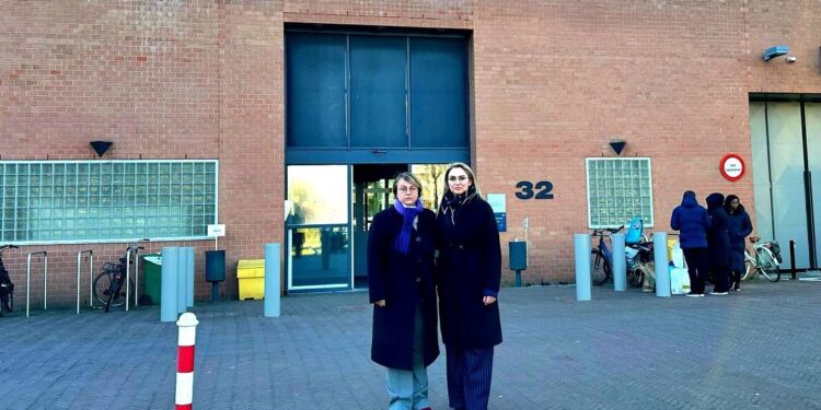 Dejona Mihali shkon në Hagë bashkë me gruan e Rexhep Selimit