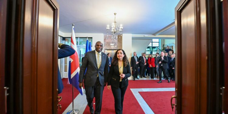 Kryediplomati britanik: Duam normalizim Kosovë-Serbi, qeveria e ardhshme të angazhohet fuqishëm në dialog
