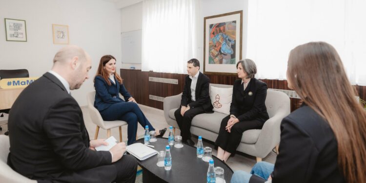 Delegacioni britanik viziton PDK’në, Çitaku: Mbështetja e tyre ka qenë jetike në rrugëtimin drejt zhvillimit demokratik