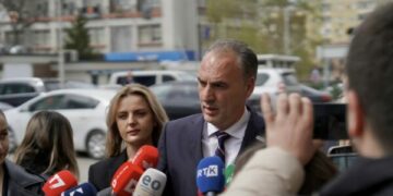 Limaj mbërrin në Kuvend: A ka arritur marrëveshje me Kurtin?