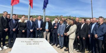 Bashkëluftëtarët shkojnë për homazhe tek varri i Komandantit Gani Imeri në përvjetorin e vdekjes