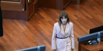 Dështon për herën e tetë konstituimi i Kuvendit të Kosovës, Albulena Haxhiu as këtë herë nuk i siguron votat