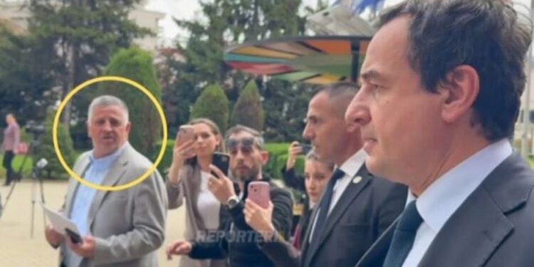 “Kryeministër a bën një bisedë”, Kurti e injoron Nasim Haradinajn kur deshi t’ia dorëzonte “letrën e betimit” për ish-krerët e UÇK-së