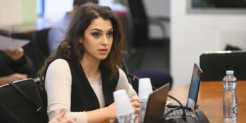 Kica-Xhelili ‘i përgjigjet’ Kurtit: Kush ka synim politik t’i përçajë shqiptarët, nuk mund t’i bashkojë, as në paqe, as në krizë