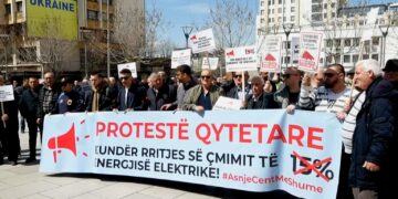 Nis protesta e qytetarëve kundër rritjes së çmimit të energjisë elektrike